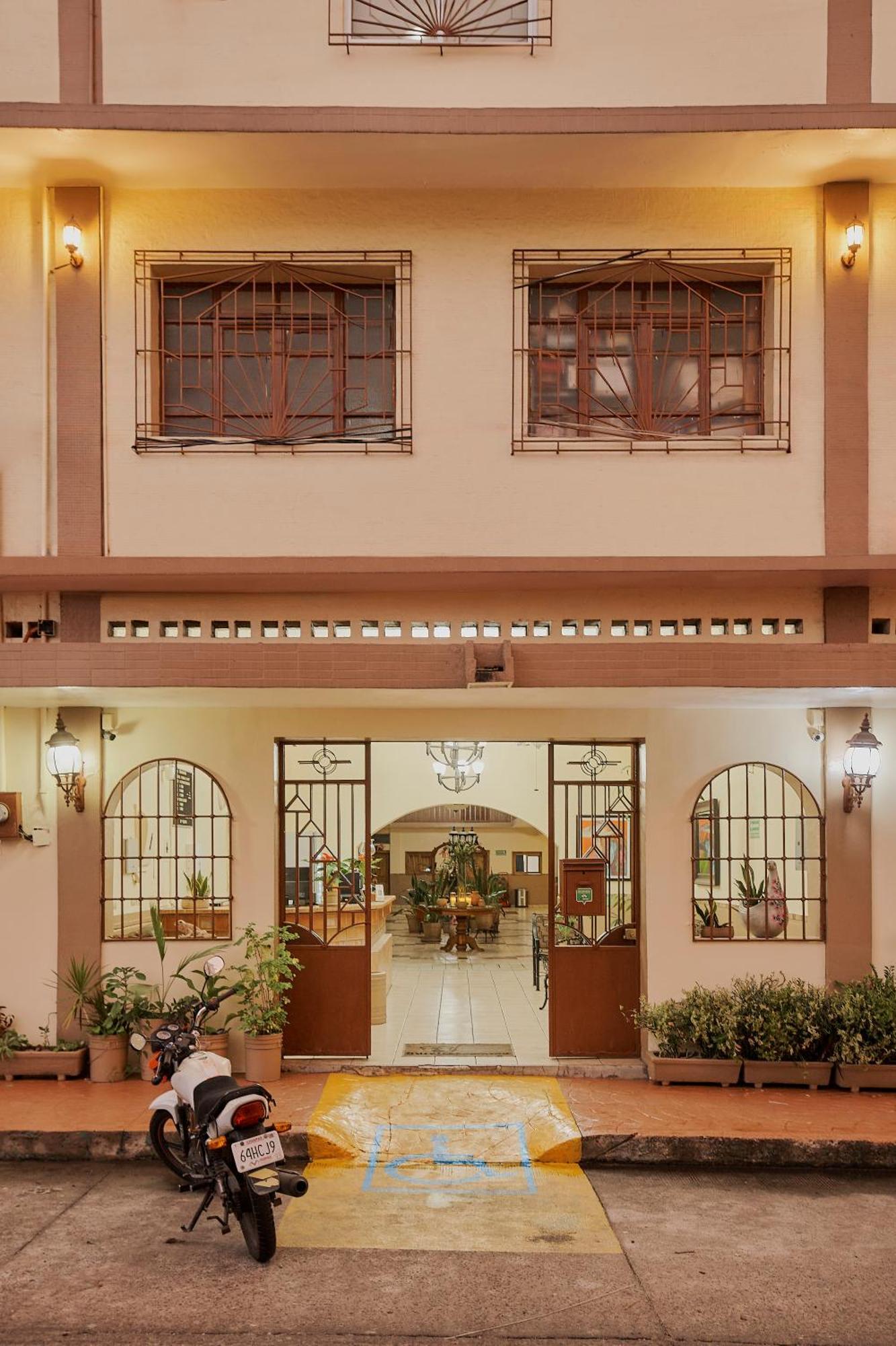 Hotel Cervantino Tapachula Eksteriør billede